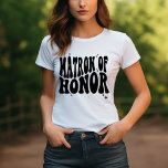 Vorschlag Geschenk Retro Matron der Ehre Bridal Pa T-Shirt<br><div class="desc">Schenken Sie Ihre Ehrenkräfte mit einem Geschenk, das ihre besondere Rolle in Ihrer Hochzeit feiert mit unserem Vorschlag Geschenk Retro Matron of Honor Bridal Party T-Shirt. Dieses Retro-inspirierte Bräunungshemd-Hemd eignet sich hervorragend, um das zarte, boho-Ambiente Ihrer Hochzeit zu erfassen, was es zu einem herausragenden Stück in der Kleidung Ihrer Brautparty...</div>