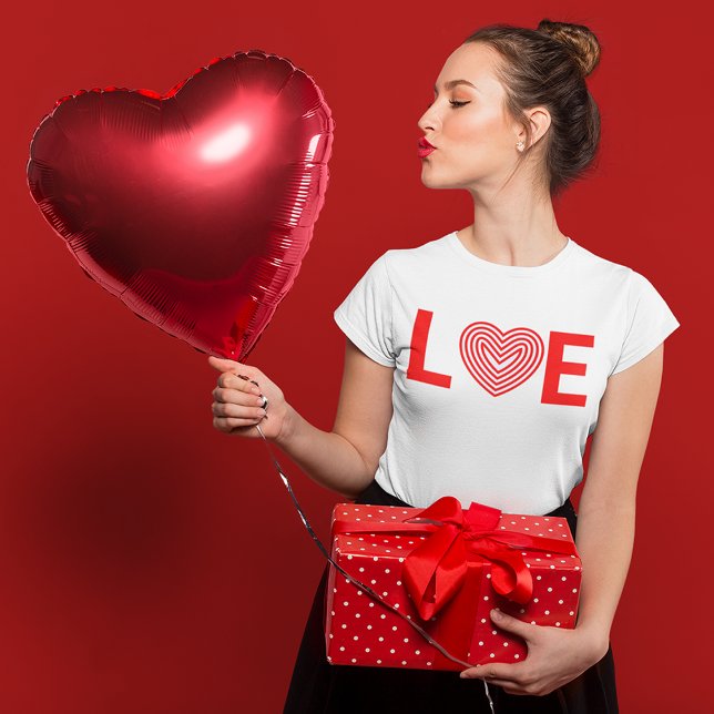 Vorschlag T-Shirt (Girl preparing for a lovely surprise)