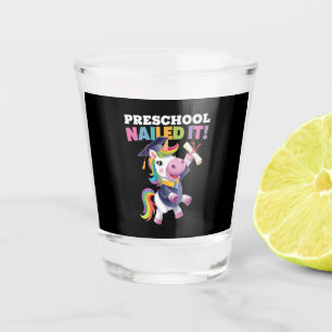 Vorschule Hat es geschafft Einhorn Absolventenhut Schnapsglas