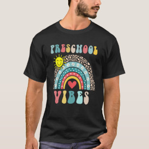 Vorschule Vibes Niedliches Regenbogenherz Erster T T-Shirt