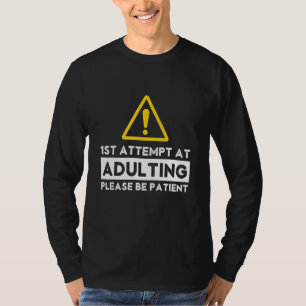 Vorsicht 1. Versuch bei Erwachsenen Bitte geduldig T-Shirt