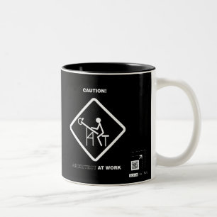 Vorsicht-Architekt bei der Arbeit Zweifarbige Tasse