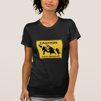 Vorsicht: illegale Einwanderer T-Shirt