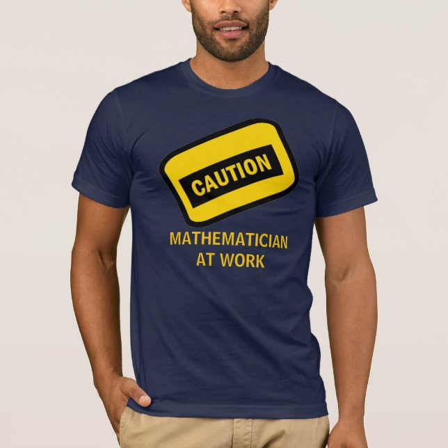 VORSICHT: Mathematiker bei der Arbeit T-Shirt (Vorderseite)