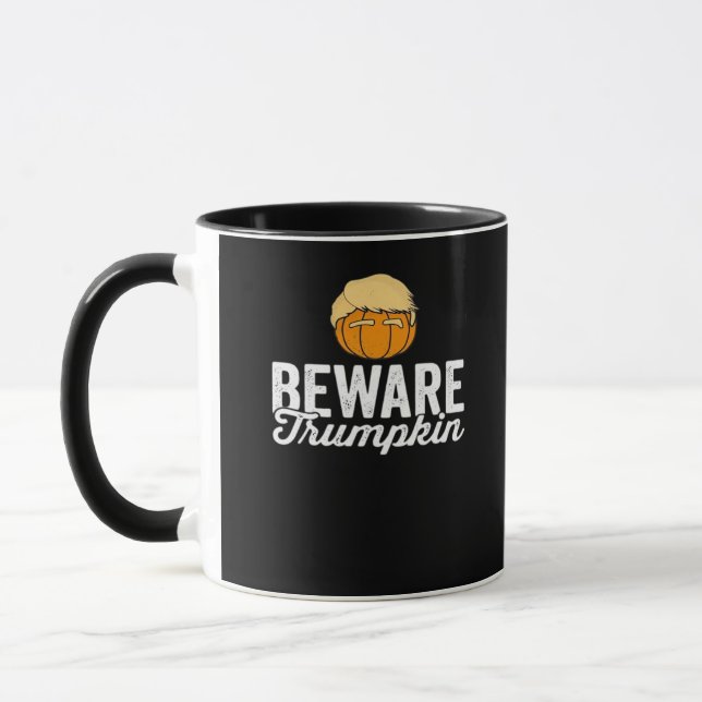 Vorsicht Trumpkin Funny Political Halloween Tasse (Links)