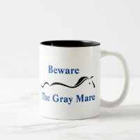 "Vorsicht vor der grauen Mare"-Tasse von Anna Blak