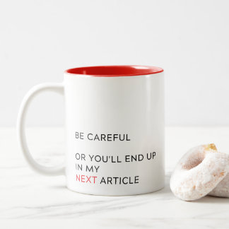 Vorsichtig, oder Sie werden am Ende, journalistisc Zweifarbige Tasse