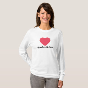 vorsichtig umgehen   Zitat Rotes Herz mit schwarze T-Shirt