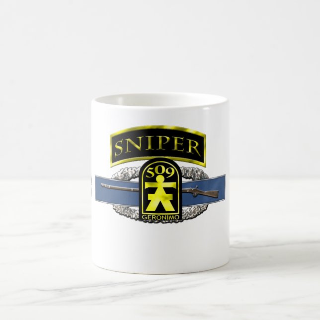 Vorsprung 509. Geronimo der Scharfschütze-11B Kaffeetasse (Mittel)