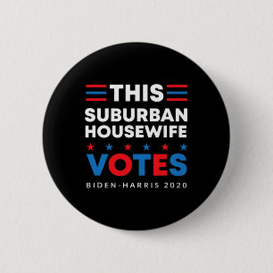 Vorstädtische Hausfrau Votes Biden Harris 2020 Fem Button
