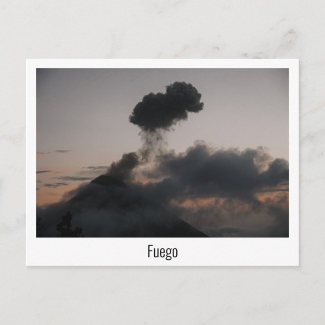 Vulkan Fuego in Guatemala beim Sonnenuntergang Postkarte (Vorderseite)