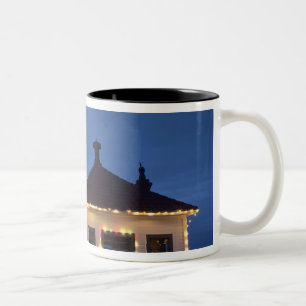 WA, Mukilteo, Mukilteo-Leuchtturm, errichtet Zweifarbige Tasse