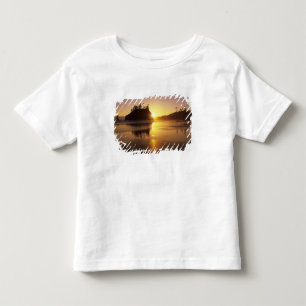 WA, Olympic NP, Second Beach bei Sonnenuntergang Kleinkind T-shirt