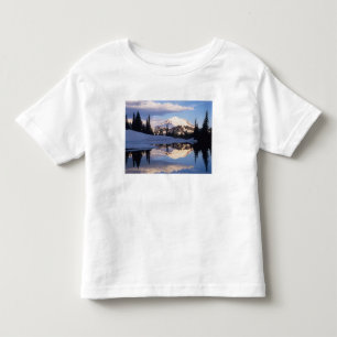 WA, Rainier NP, Rainier und Wolken Kleinkind T-shirt