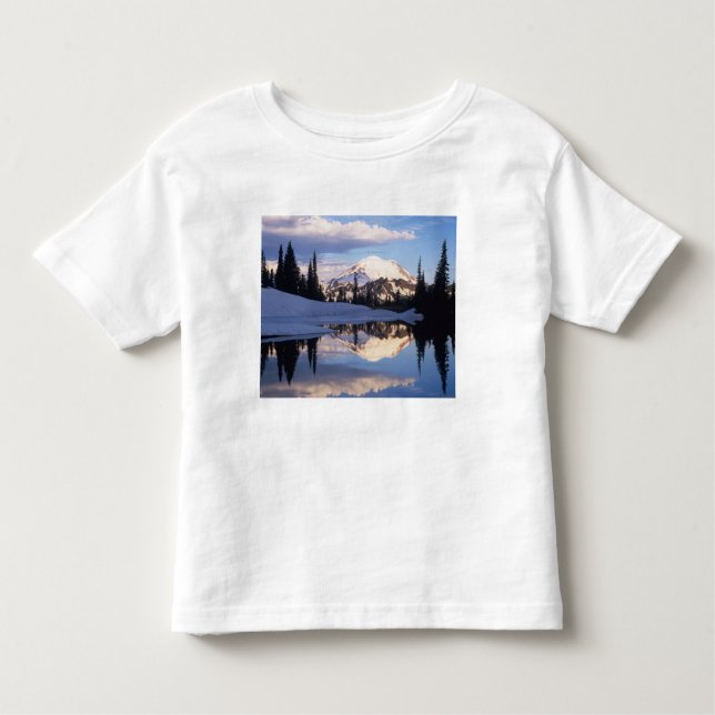 WA, Rainier NP, Rainier und Wolken Kleinkind T-shirt (Vorderseite)
