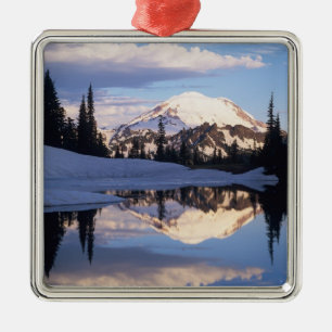 WA, Rainier NP, Rainier und Wolken Silbernes Ornament