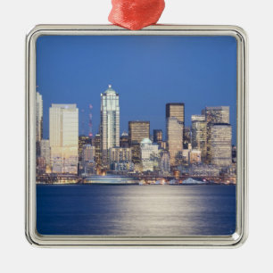 WA, Seattle, Seattle Skyline und Elliott Bay, 2 Silbernes Ornament