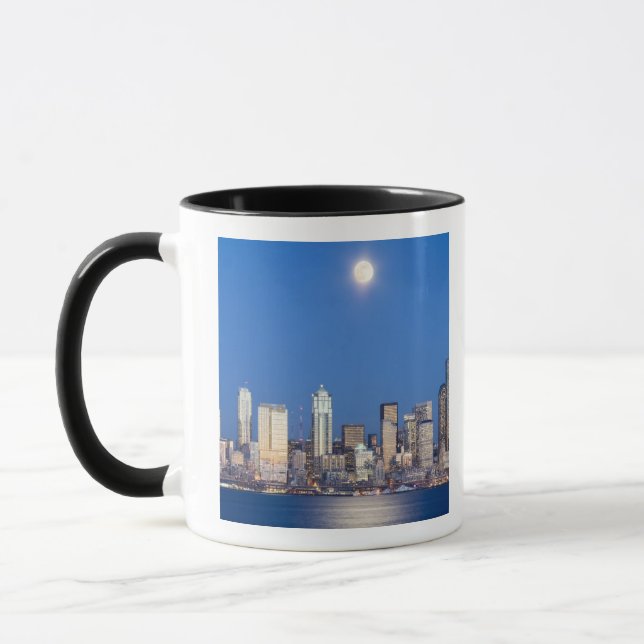 WA, Seattle, Seattle Skyline und Elliott Bay 3 Tasse (Links)