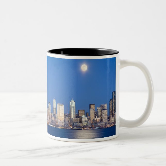 WA, Seattle, Seattle Skyline und Elliott Bay 3 Zweifarbige Tasse (Rechts)