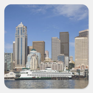 WA, Seattle, Seattleer Skyline mit Fährschiff Quadratischer Aufkleber