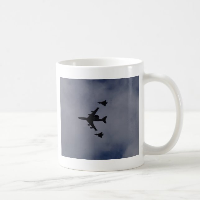 Wache eskortiert durch Taifune Kaffeetasse (Rechts)