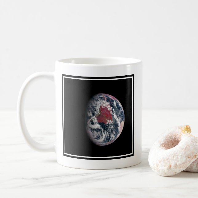 Wachstum der Pflanze auf dem Planeten Erde. Kaffeetasse (Mit Donut)