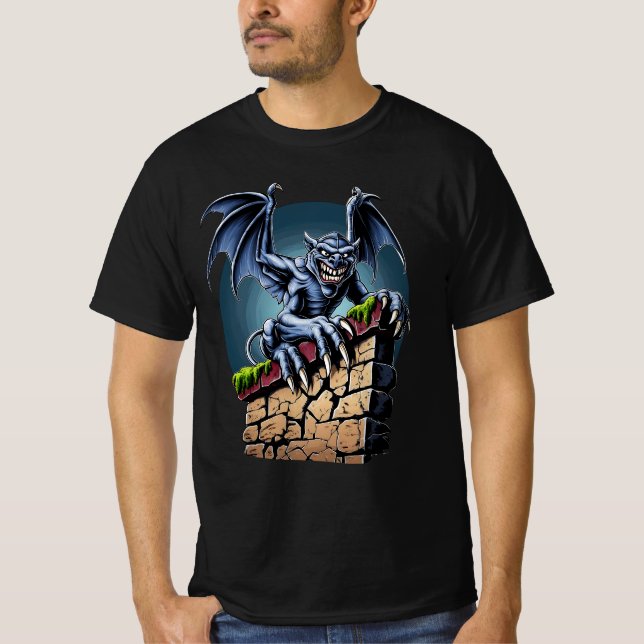 Wächter der Höhen: Ein gotisches Gargoyle-Kunstwer T-Shirt (Vorderseite)