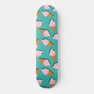Waffelcones Eis und gefrorenes Jogurt-Muster Skateboard