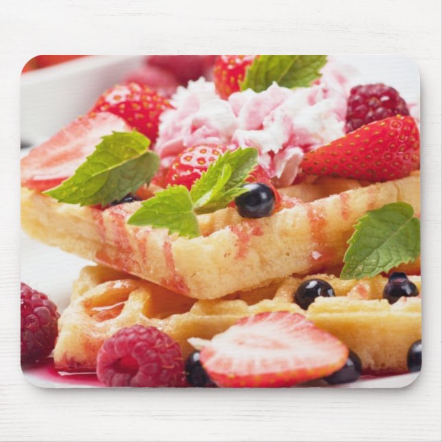 Waffelkuchen mit frischem Beerenobst Mousepad (Vorne)