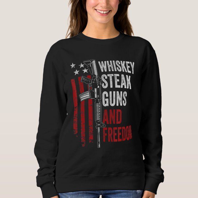 Waffen Whiskey Biere und Freiheit trinken US-Gun O Sweatshirt (Vorderseite)