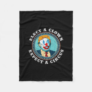 Wähle einen Clown, erwarte einen Zirkus T-Shirt An Fleecedecke