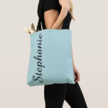 WÄHLEN Sie IHRE FARBEkundenspezifische Tasche mit<br><div class="desc">Blaue und schwarze personalisierte Taschentasche des Eies dieses trendy Rotkehlchens kennzeichnet Ihre Wahl des Farbhintergrundes und Name ist- riesige moderne Typografie.  Name ist nur auf einer Seite,  falls Privatleben gewünscht wird.  Ein elegantes Geschenk für Mitglieder Ihres Brautparty.  Alle Rechte vorbehalten © Alan 2019 u. Marcia Socolik.</div>