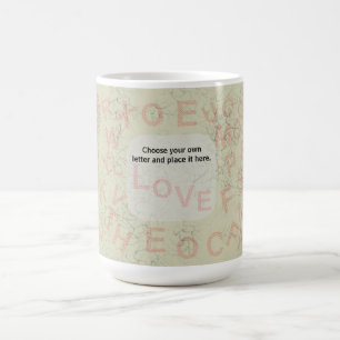 Wählen Sie Ihren eigenen Buchstaben und setzen Sie Kaffeetasse
