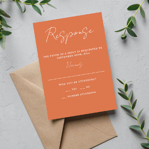 Wahre Einfachheit 3 Script Minimal Coral Wedding RSVP Karte