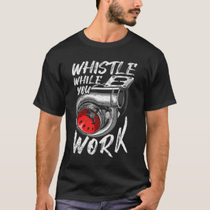Während der Arbeit pfeifen LKW Mechanic Biker_ful T-Shirt
