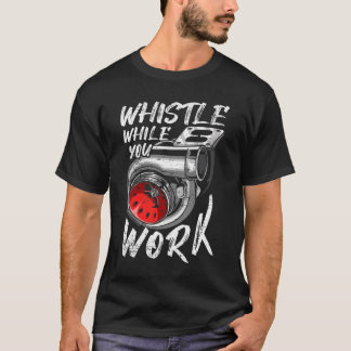 Während der Arbeit pfeifen LKW Mechanic Biker_ful T-Shirt