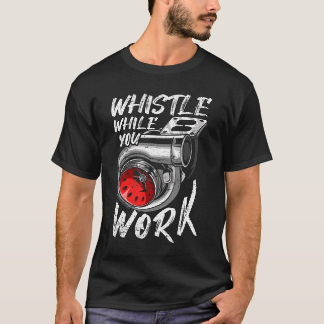 Während der Arbeit pfeifen LKW Mechanic Biker_ful T-Shirt (Vorderseite)