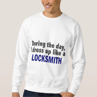 Während des Tages kleide ich oben wie ein Sweatshirt