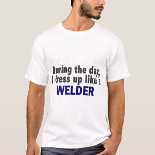 Während des Tages kleide ich oben wie ein T-Shirt