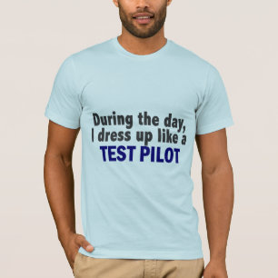 Während des Tages kleide ich oben wie ein T-Shirt