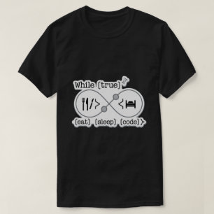Während True Sleep-Code-Programmierer essen T-Shirt