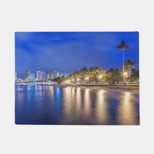 Waikiki-Stadt in der Dämmerung Fußmatte