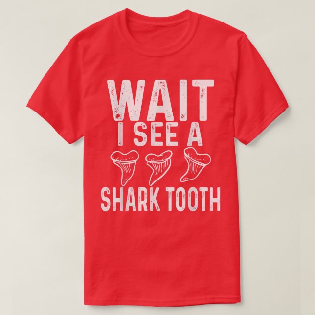 WAIT I see a Shark Tooth  T-Shirt (Design vorne)