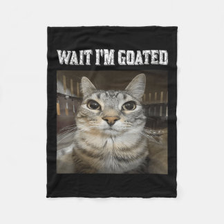 Wait Im Goated Cat Spaß Meme Fleecedecke