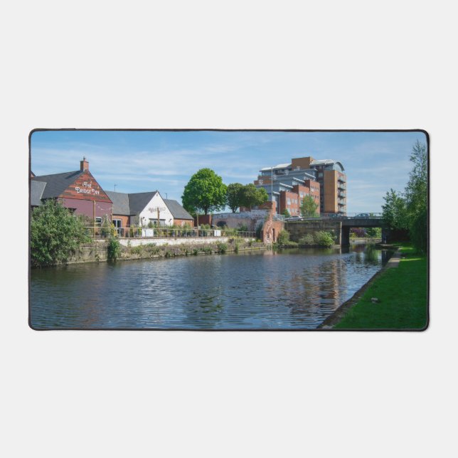 Wakefield Canal Side: Historic Pub and Apartments Schreibtischunterlage (Vorderseite)