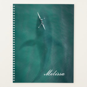 Wal unter Boot: Nie allein auf See Planer