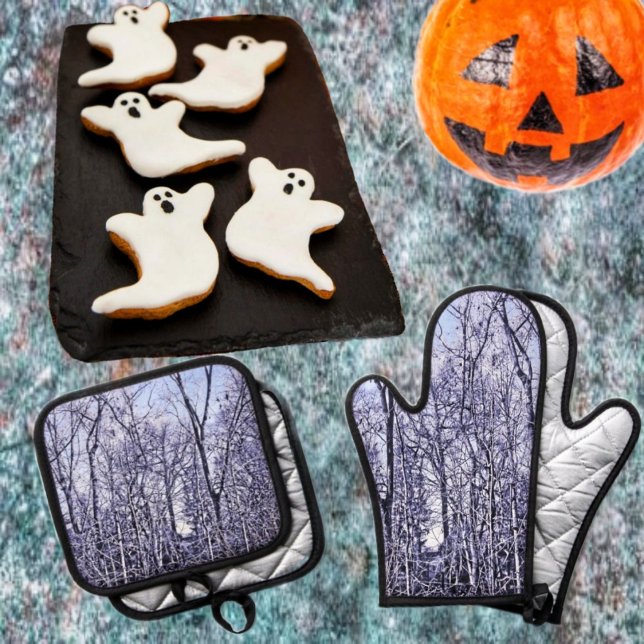 Wald in Twilight Ofenhandschuh & Topflappen-Set (Churn out those Halloween goodies, using this Forest At Twilight Oven Mitt & Pot Holder Set!)