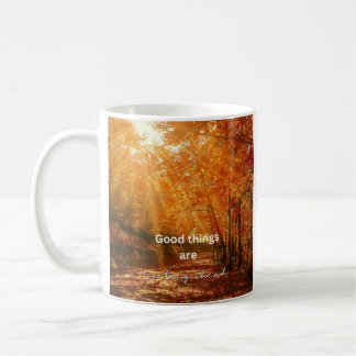 Wald-Text-Design mit aufgehender Sonne (vollständi Kaffeetasse