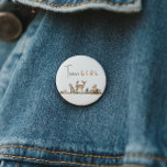 Wald-Wald-Landtiere Gender-Team-Mädchen Button<br><div class="desc">Mit der Einführung unseres Wald Waldtiere Geschlecht offenbaren Team Girl Button - perfekt für eine niedliche und skurrile Feier! Mit einem modernen Wasserfarbenwald-Thema mit bezaubernden Geschöpfen wie Fuchs, Braunbär, Hase und Hirsch ist es ideal für eine geschlechtsneutrale Dusche. Dieses böhmische Design Set eine süße und schlichte Szene mit seiner natürlichen...</div>