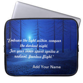 Waldästhetische Landschaft Dunkelblau motivierend Laptopschutzhülle